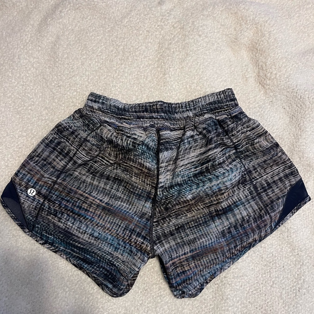 Lululemon x Peloton Hotty Hot Short 4” Multi color Size 4 barely worn